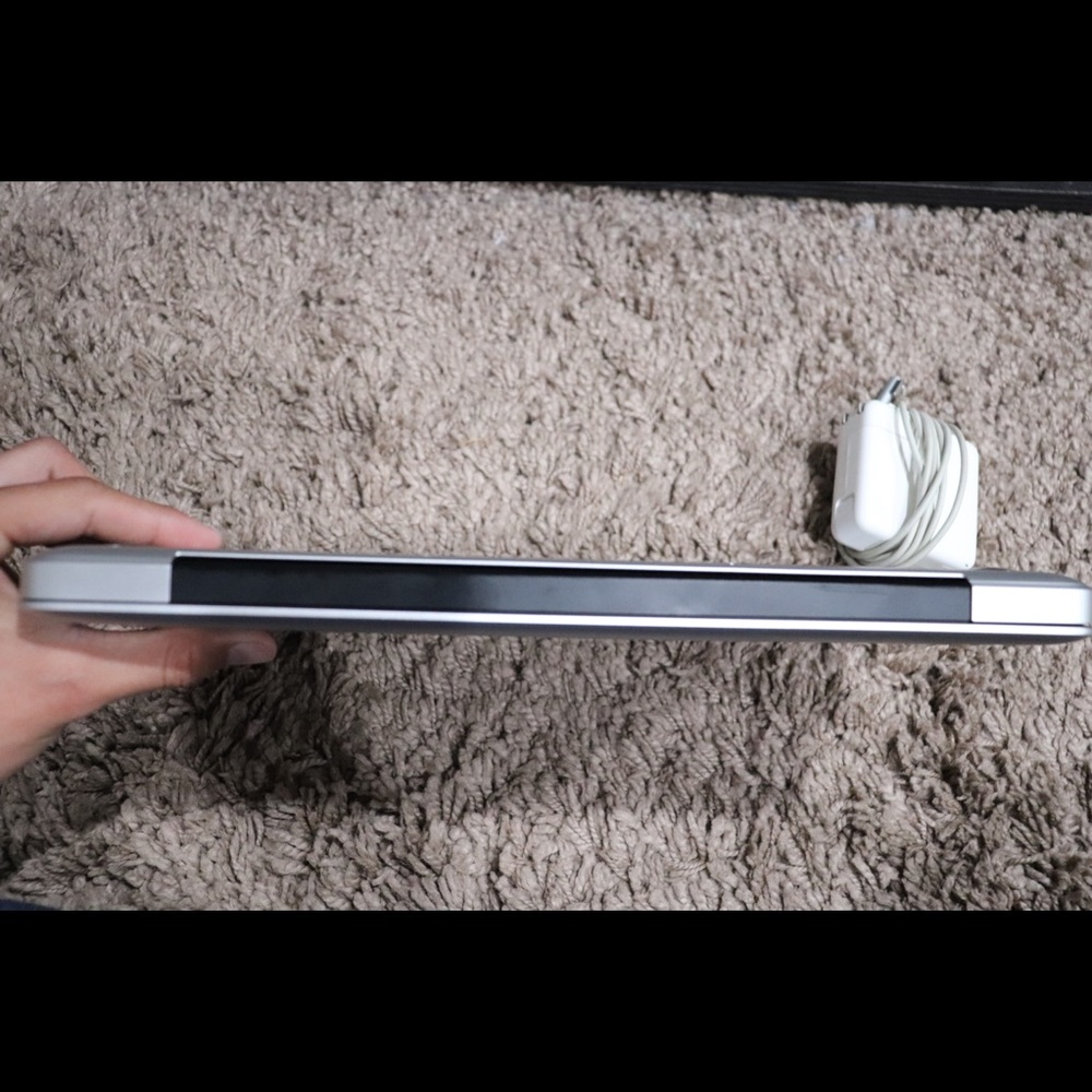MacBook Pro - Picture 7 of 8